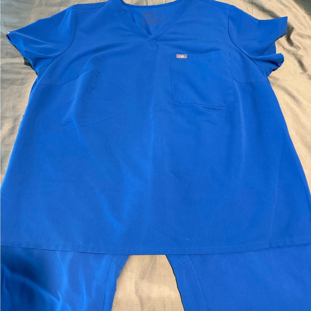 Figs Women's Royal Blue Scrub Set